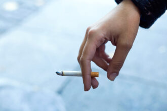 Ιστορική αλλαγή: Ισόβια απαγόρευση καπνίσματος για όσους γεννήθηκαν μετά το 2008