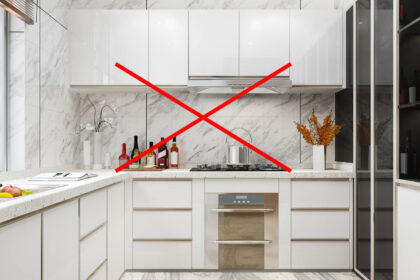 Αντίο στα κρεμαστά ντουλάπια: Η τάση κουζίνας για το 2026 που αδειάζει το χώρο