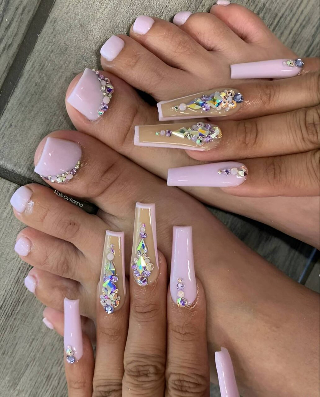 20 ιδέες για matching νύχια χεριών και ποδιών που θα αντιγράψεις αυτό το καλοκαίρι 16 20 ιδέες για matching νύχια χεριών και ποδιών που θα αντιγράψεις αυτό το καλοκαίρι