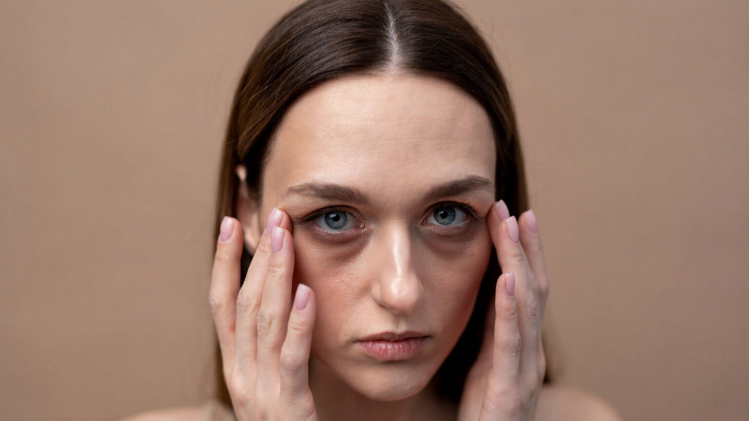 Έχεις σακούλες κάτω από τα μάτια; Δες τι μπορεί να τις κάνει χειρότερες