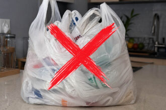 Αντίο στη σακούλα με…τις σακούλες: Το viral κόλπο που θα σου λύσει τα χέρια