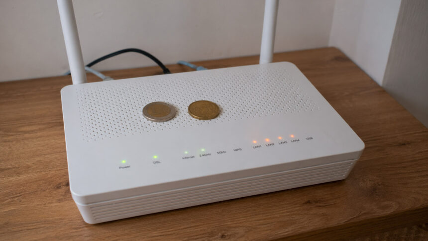 Γιατί κάποιοι βάζουν νόμισμα πάνω στο router Wi-Fi - και τι ισχύει πραγματικά
