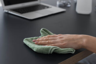 Μην κάνεις αυτό το λάθος στην ανοιξιάτικη καθαριότητα - μπορεί να προκαλέσει αλλεργίες