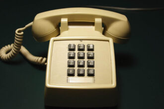 Τα πέταγαν στα σκουπίδια - σήμερα αυτά τα αντικείμενα των 80s αξίζουν μια περιουσία