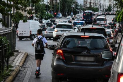 Ηλεκτρικά πατίνια: Τι ισχύει σε 4 χώρες της Ευρώπης και τι στην Ελλάδα - Αυξημένα τα ατυχήματα σε ανήλικους