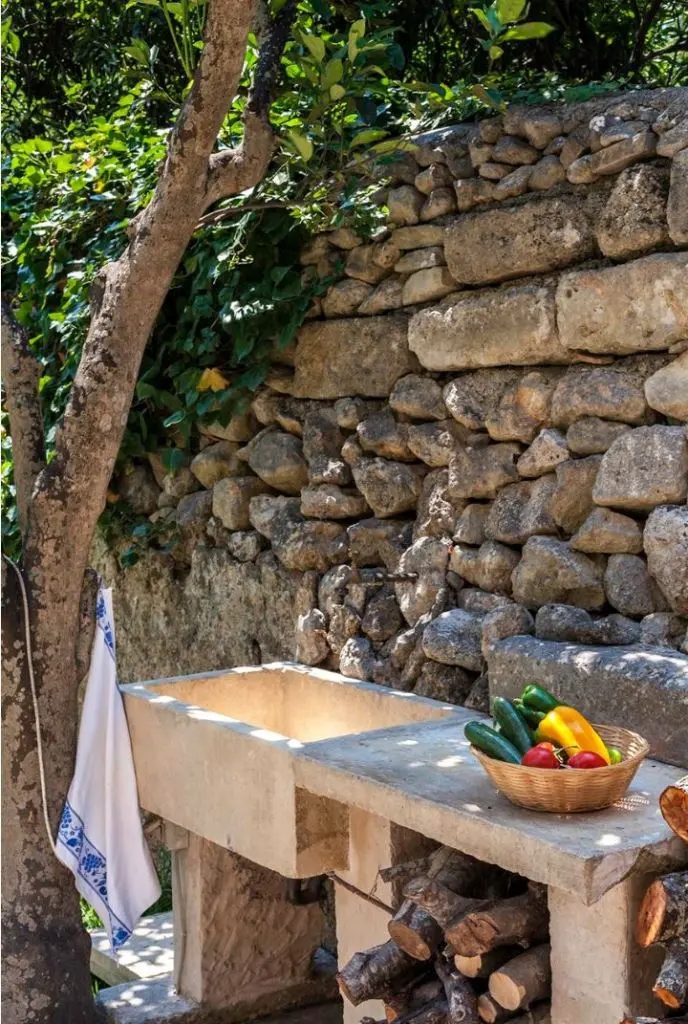 40 Νιπτήρες και γούρνες για τον κήπο και την αυλή που θα αναβαθμίσουν τον εξωτερικό σας χώρο 16 Νιπτήρες και γούρνες για τον κήπο και την αυλή