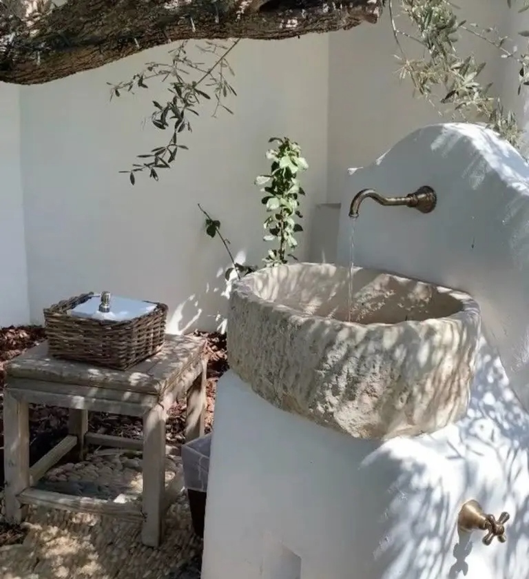 40 Νιπτήρες και γούρνες για τον κήπο και την αυλή που θα αναβαθμίσουν τον εξωτερικό σας χώρο 25 40 Νιπτήρες και γούρνες για τον κήπο και την αυλή που θα αναβαθμίσουν τον εξωτερικό σας χώρο