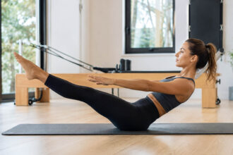 Pilates και νευρικό σύστημα: Πώς βοηθά να μειώσεις το στρες και να αποσυμπιέσεις τον εγκέφαλο