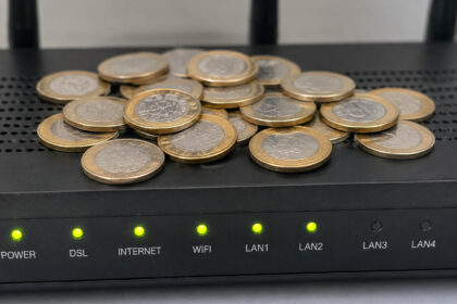 Το “κόλπο” με το κέρμα πάνω στο WiFi router που δοκιμάζουν πολλοί - Λειτουργεί τελικά;