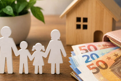 Μένουν 20 μέρες για το έκτακτο επίδομα παιδιού - Το λάθος με τον IBAN που μπορεί να μπλοκάρει την πληρωμή
