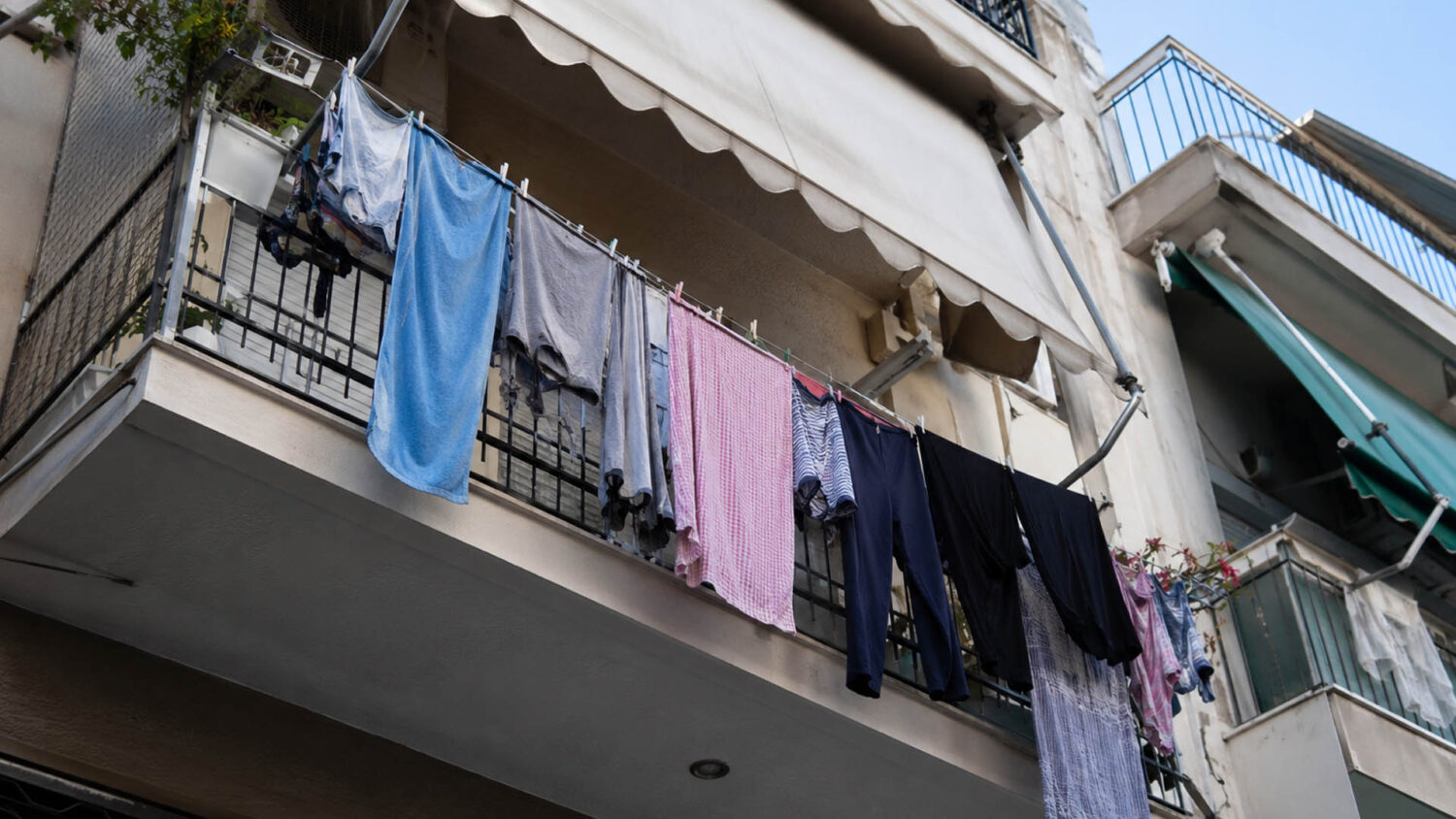 Η μπουγάδα στο μπαλκόνι σου μπορεί να σου κοστίσει έως και 500 ευρώ πρόστιμο - Οι περιοχές