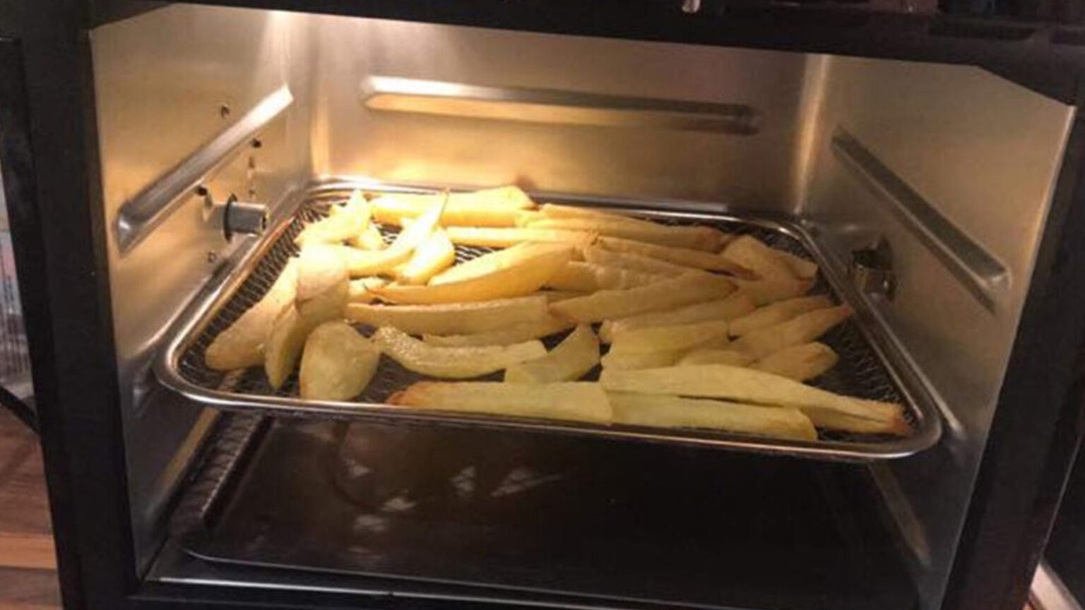 Αντίο στο κλασικό air fryer με κάδο - Η συσκευή με τον περισσότερο χώρο και τις πολλές λειτουργίες που μαγειρεύει περισσότερο φαγητό με μία μόνο φορά 3 Αντίο στο κλασικό air fryer με κάδο - Η συσκευή με τον περισσότερο χώρο και τις πολλές λειτουργίες που μαγειρεύει περισσότερο φαγητό με μία μόνο φορά