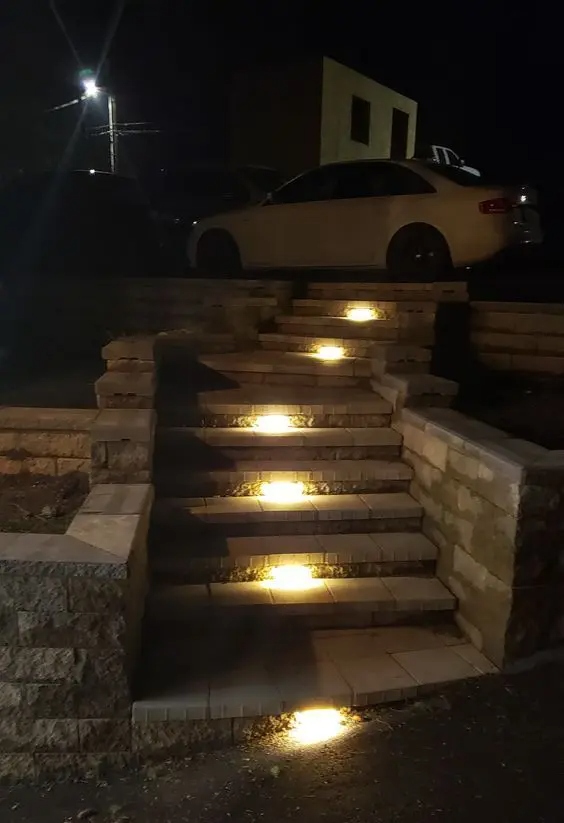 Φωτισμός σε σκαλιά εξωτερικού χώρου: 27 ιδέες που μπορούν να μετατρέψουν και το πιο απλό σπίτι σε πολυτελές θέρετρο 17 Φωτισμός σε σκαλιά εξωτερικού χώρου: 27 ιδέες που μπορούν να μετατρέψουν και το πιο απλό σπίτι σε πολυτελές θέρετρο